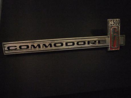 Opel Commodore , 6 cylinder 2500 cc origineel embleem